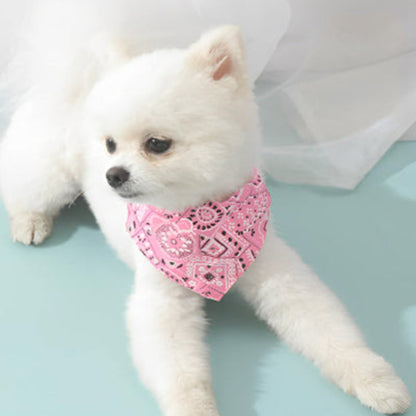 Bandana pour chien rose à motifs cachemire, en triangle au cou