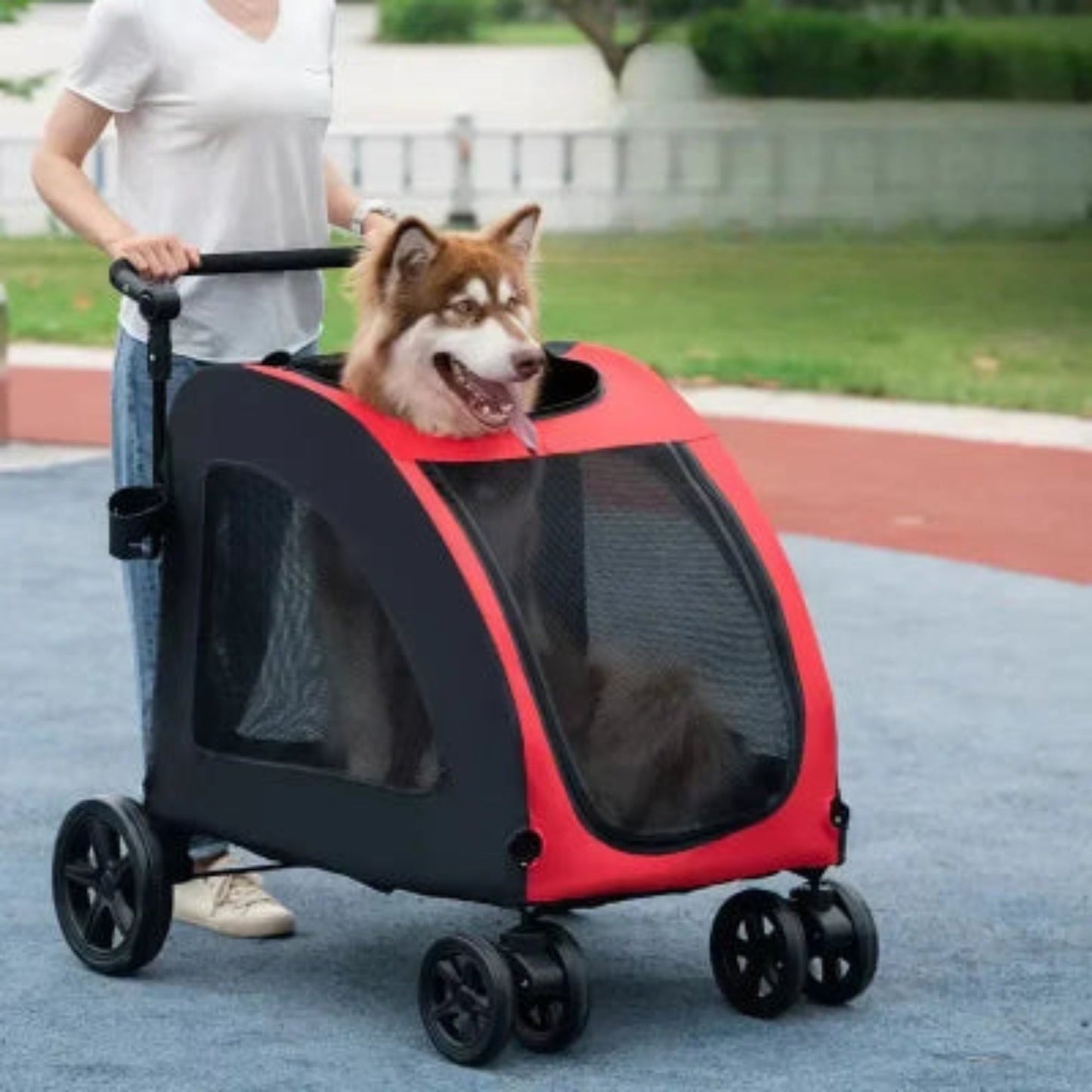 Poussette à chien StrollyPet rouge avec fenêtres en mesh noir et pare-soleil