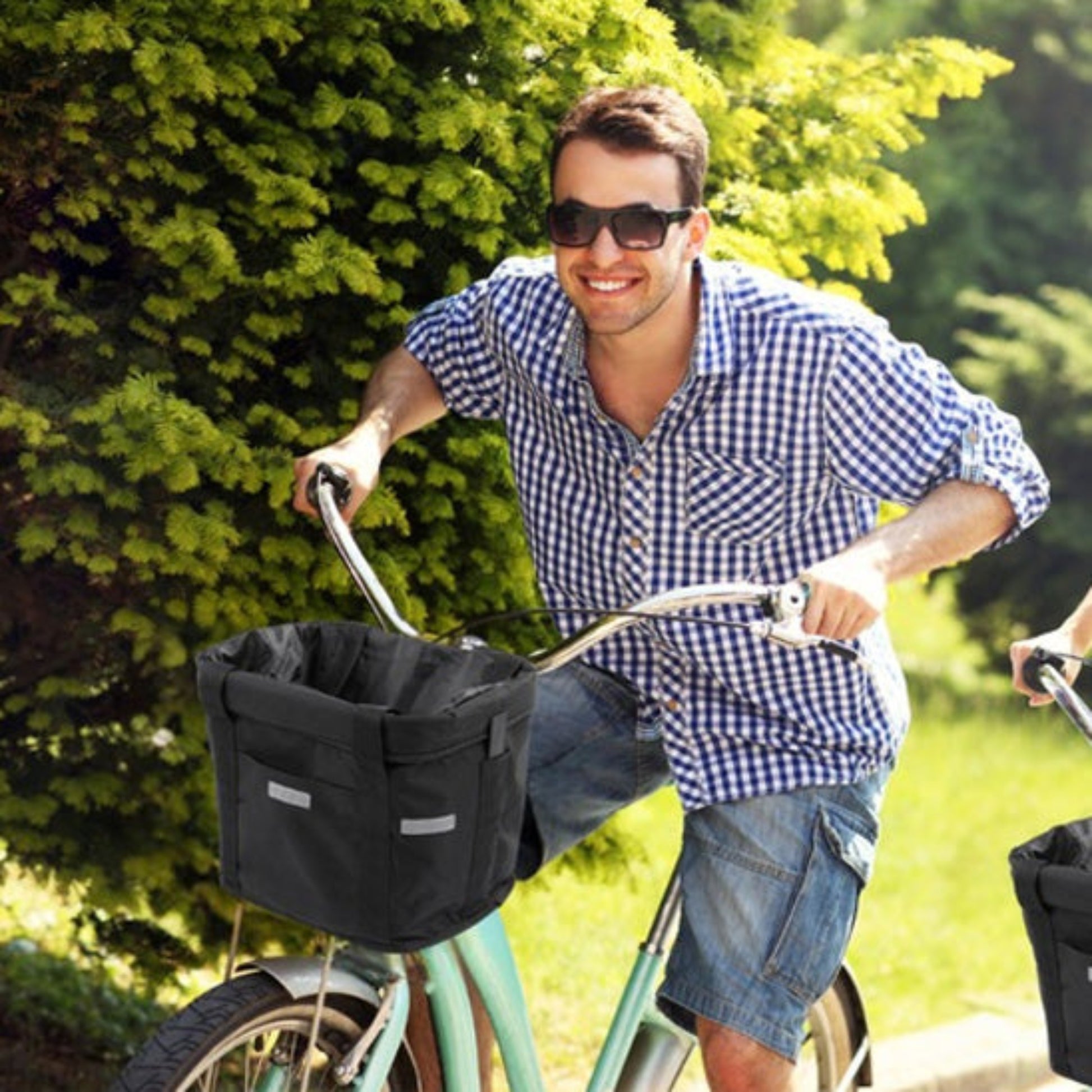Panier de vélo pour chien imperméable noir, bretelles de fixation et rabat supérieur