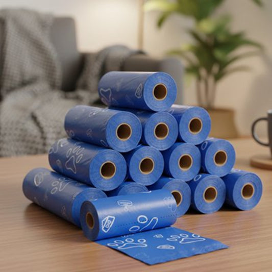 Sac à crotte EcoBalade : rouleaux bleus imprimés de pattes, format compact