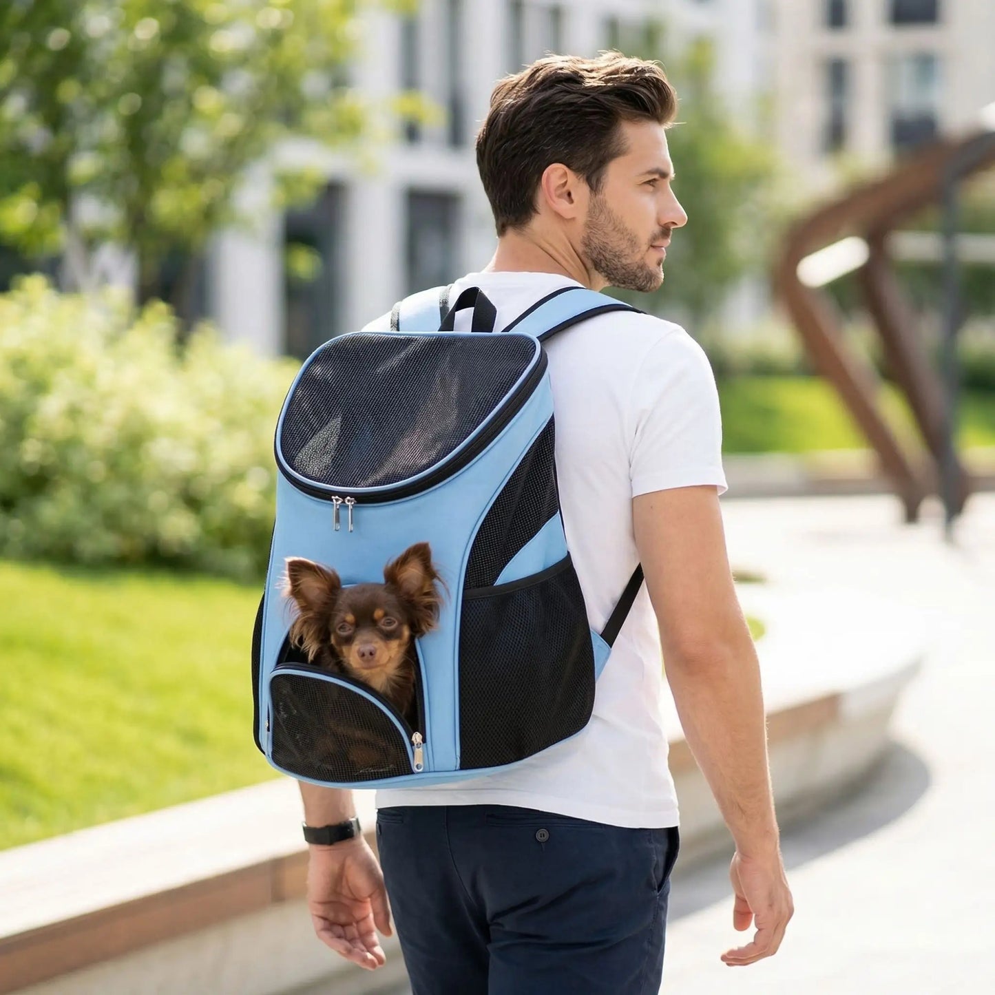 Sac à dos pour chien bleu avec panneaux mesh et ouverture zippée, portage dos.
