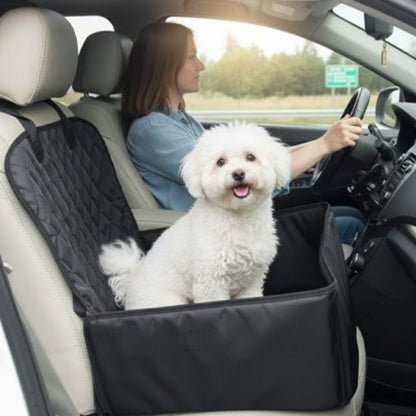 Sac de transport pour chien en voiture noir, chien blanc assis, ouverture rectangulaire