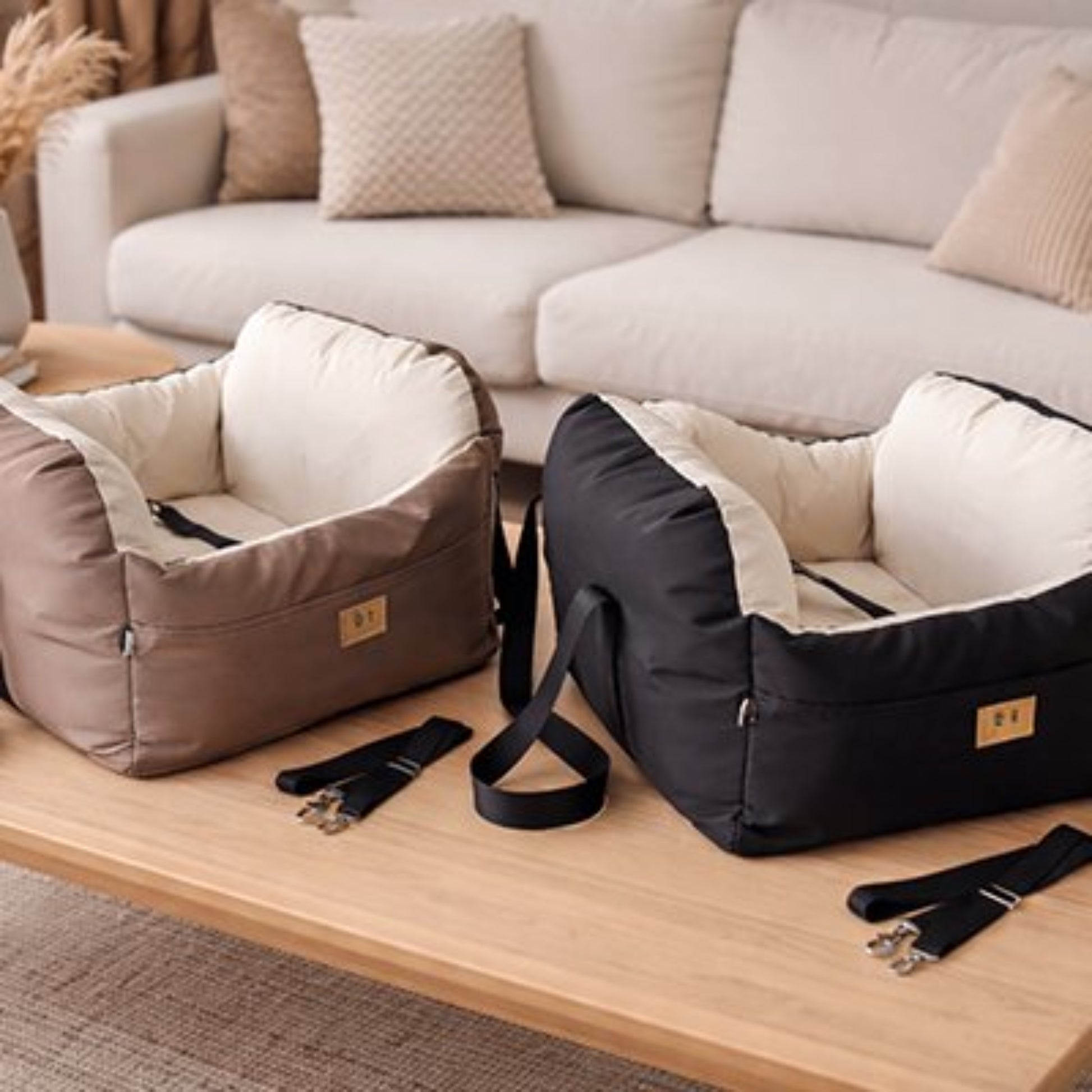 Siège auto pour chien, coussin rembourré, brun clair, sangles de fixation visibles
