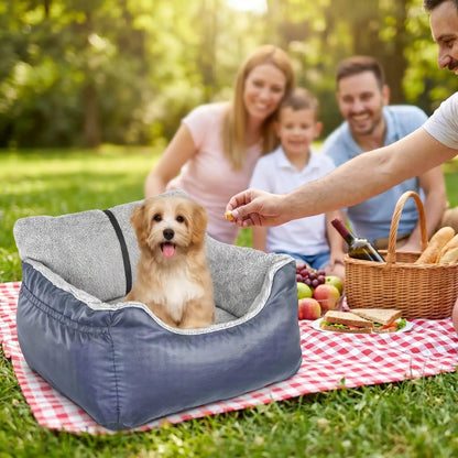 Siège auto pour chien bleu avec ouverture garnie de peluche grise, housse matelassée