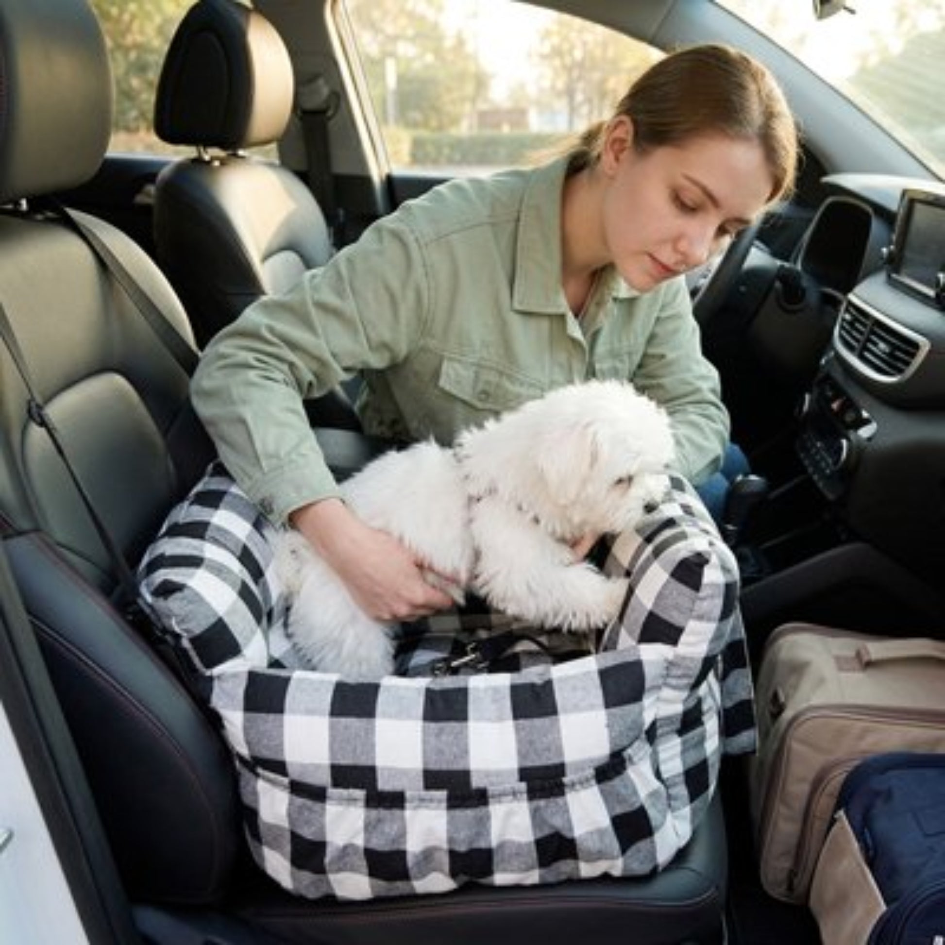 Porte-voyage chien à carreaux noir et blanc, coussin rembourré pour siège auto