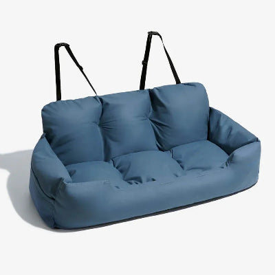 SIÈGE AUTO POUR CHIEN SUR FOND BLANC