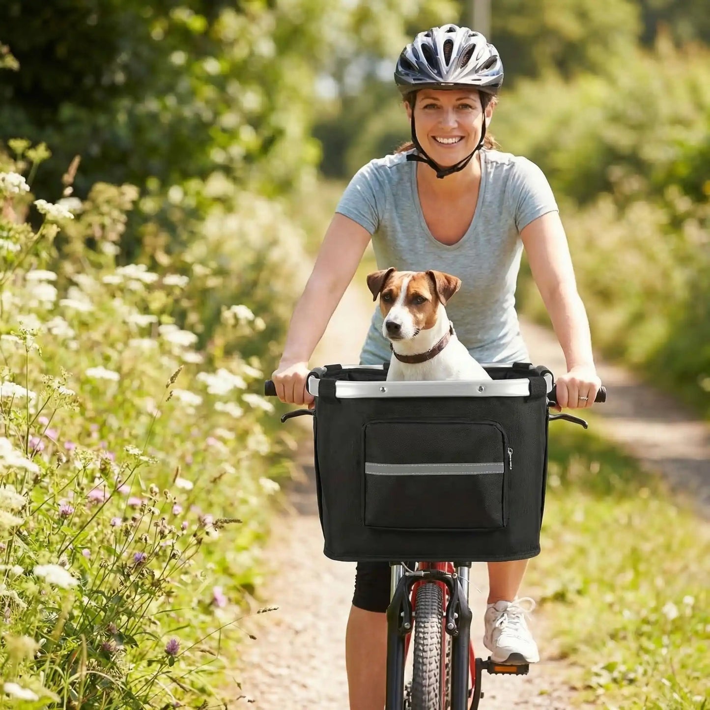 Panier à vélo pour chien noir, avec couvercle et poches latérales, vu de face.