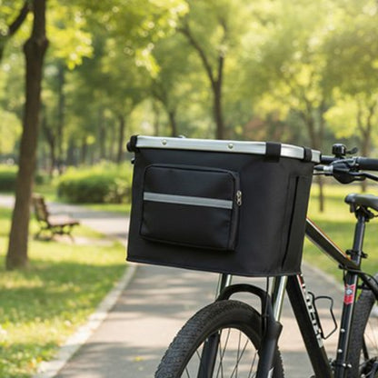 Panier à vélo pour chien noir avec rabat et poche centrale, vue latérale.